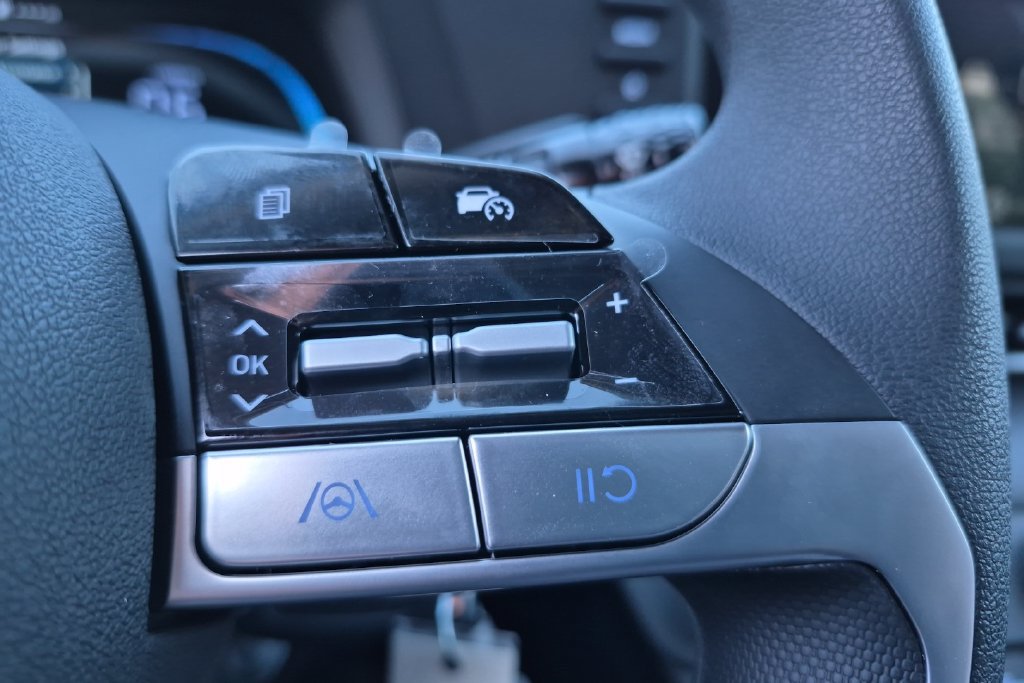 New 2026 Hyundai Elantra SE FWD image 25