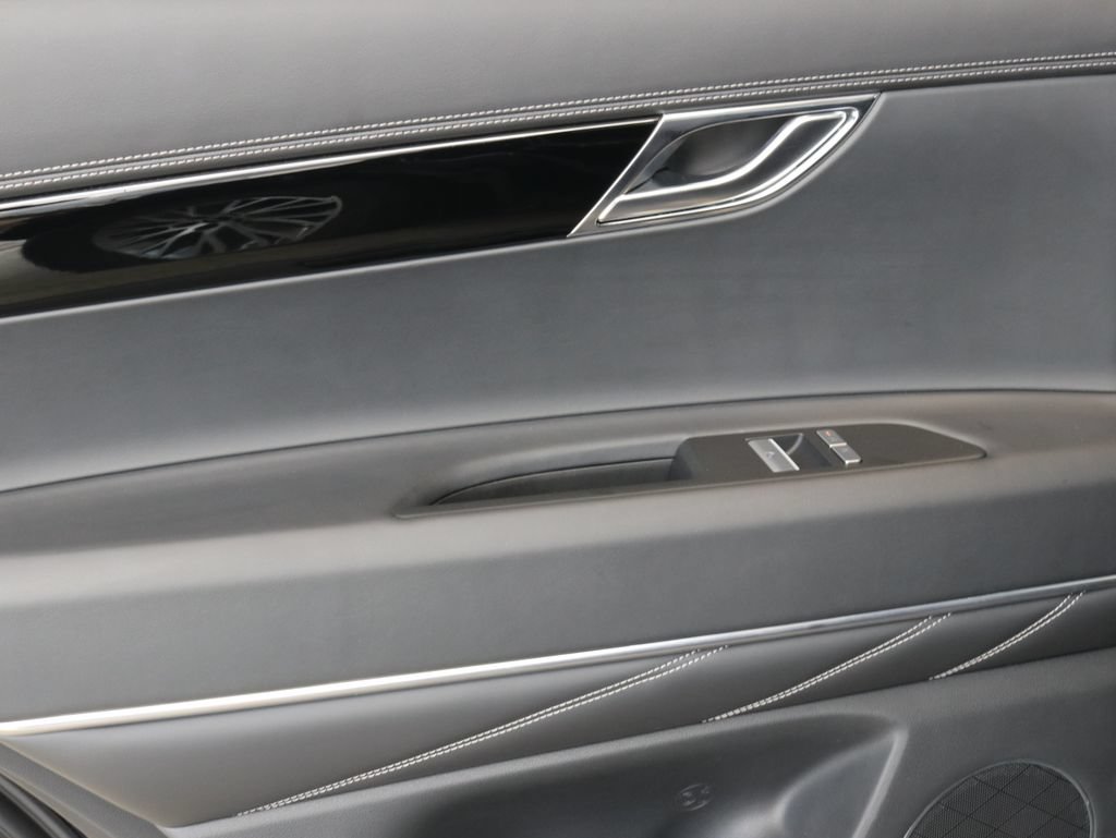 Used 2025 Genesis GV80 2.5T Standard AWD/4WD image 31