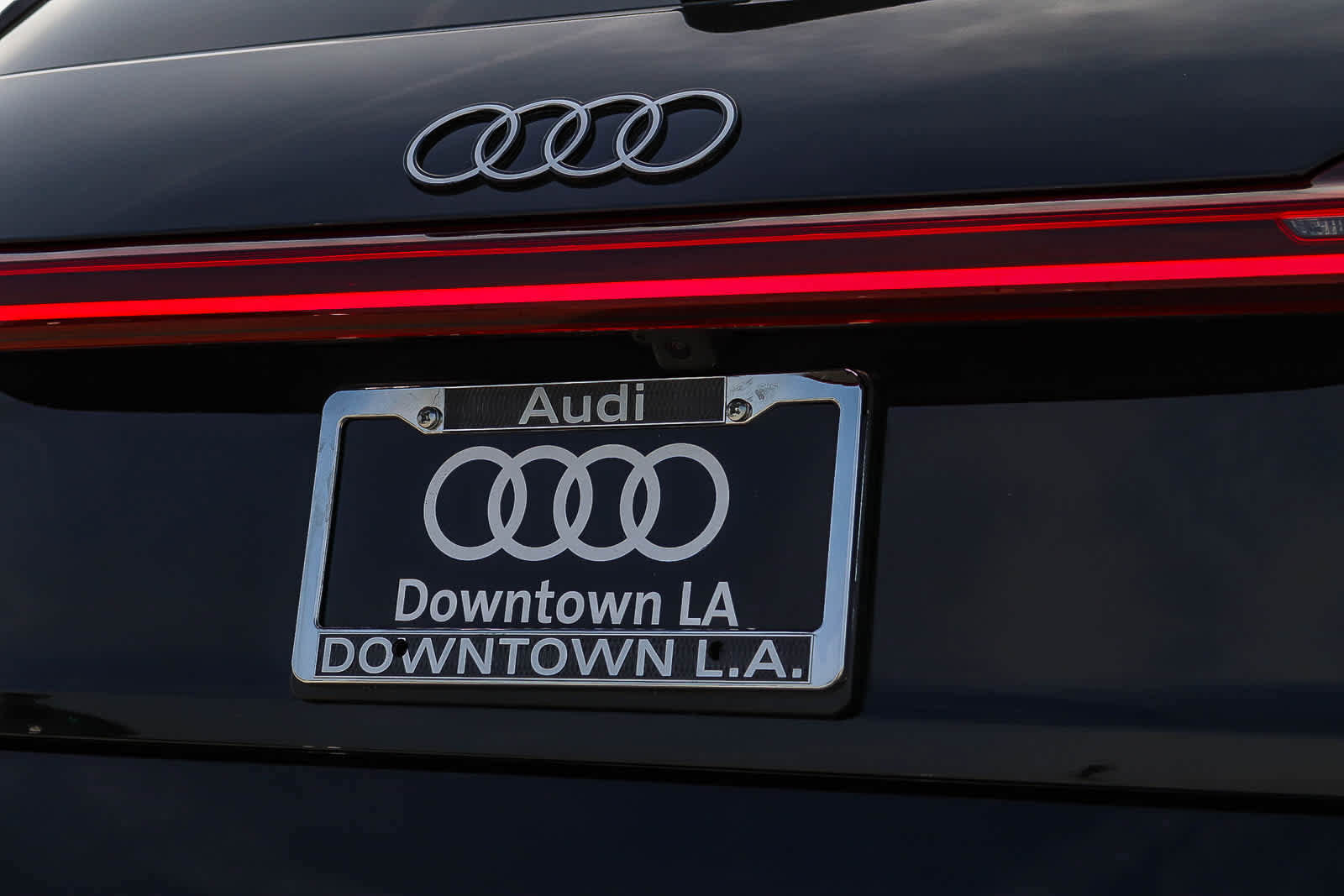 Used 2024 Audi Q8 e-tron Premium image 11