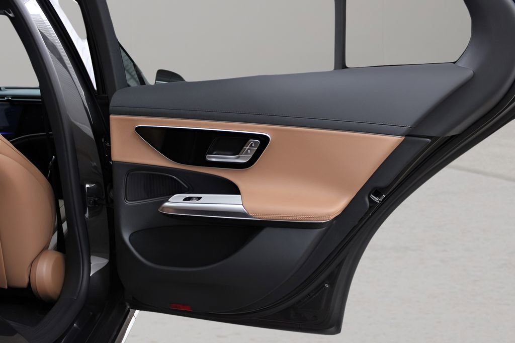 Used 2025 Mercedes-Benz E 450 4MATIC Sedan image 15