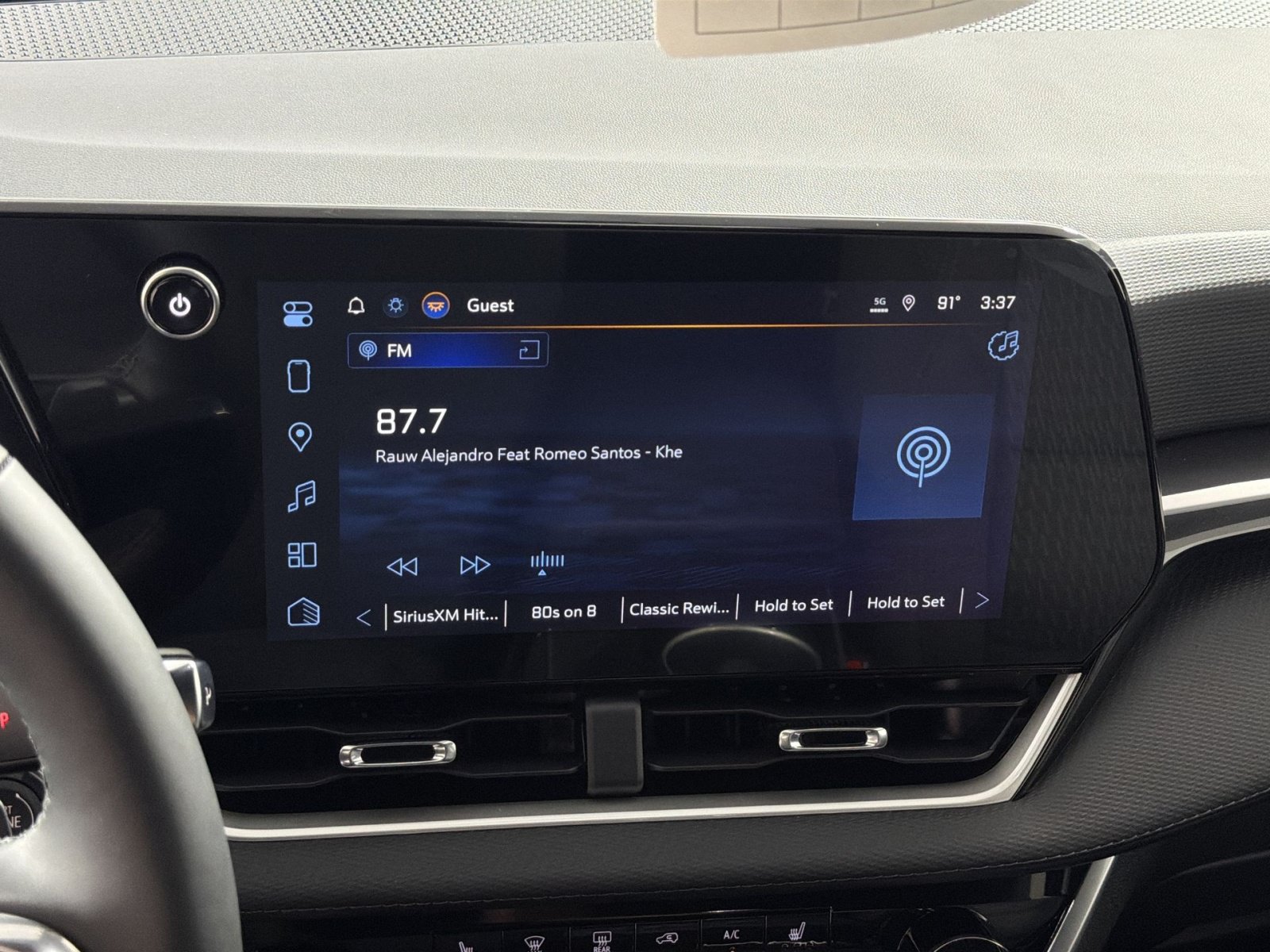 New 2027 Chevrolet Equinox LT w/ Safety and Technology Package FWD image 18