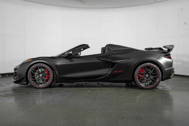 Used 2024 Chevrolet Corvette Z06 RWD image 5