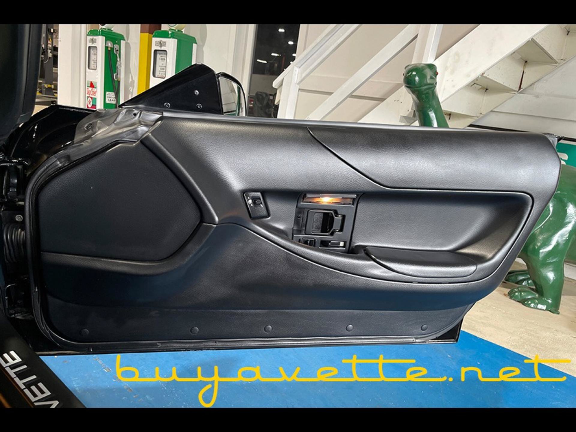 Used 1996 Chevrolet Corvette Convertible RWD image 25