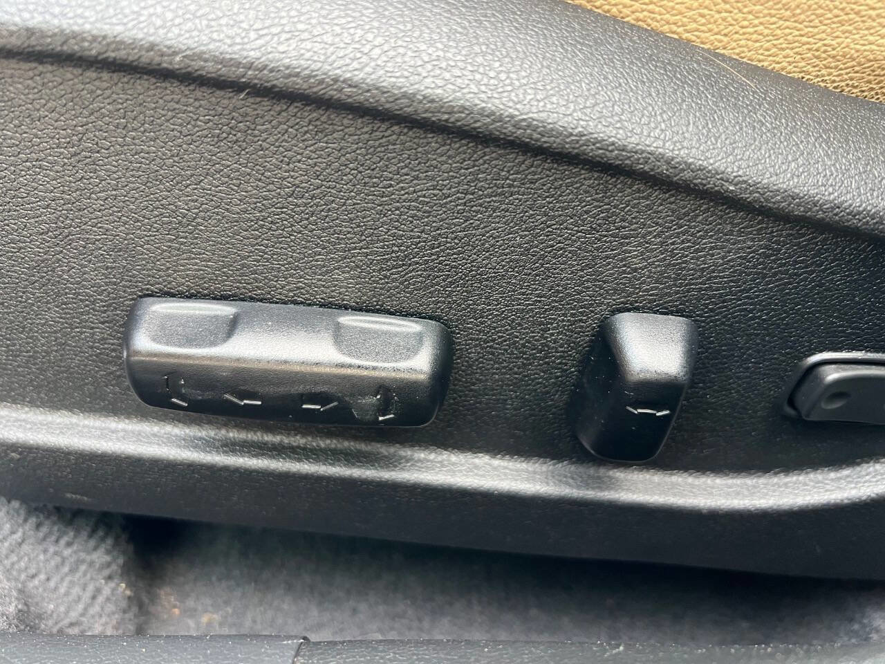 Used 2013 Hyundai Elantra Limited FWD image 27