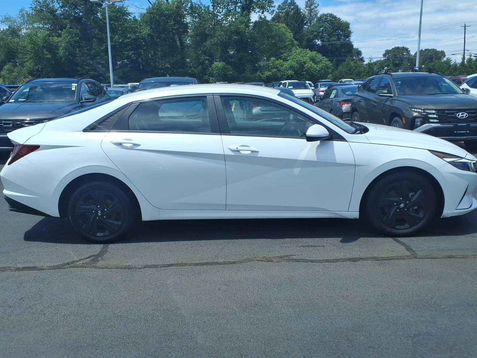 Certified 2022 Hyundai Elantra SEL w/ Preferred Accessory Package FWD image 4