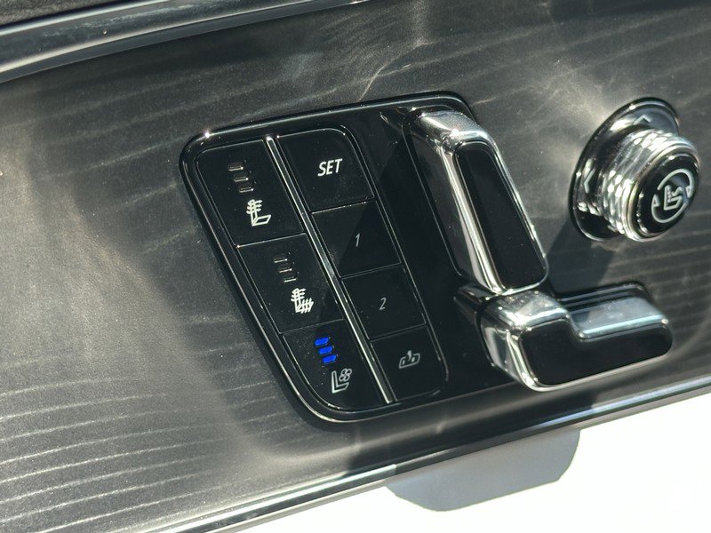 New 2025 Cadillac Lyriq Luxury image 24