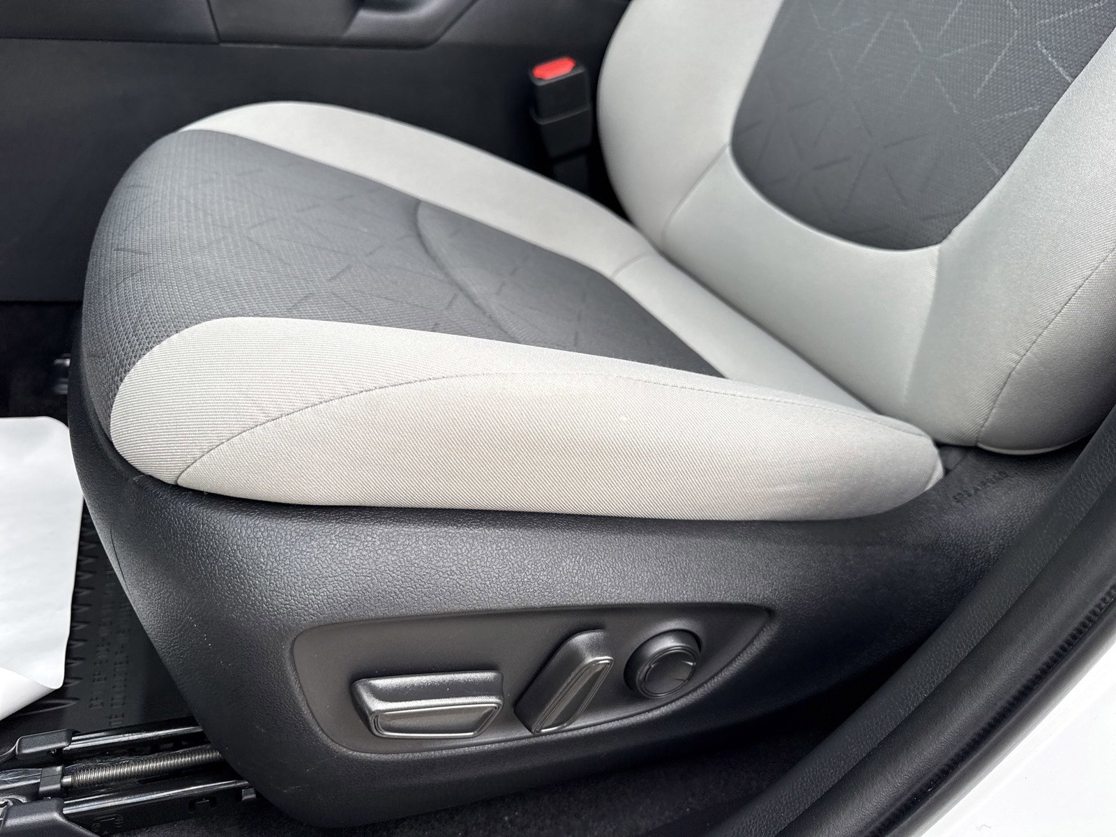 Used 2023 Toyota RAV4 XLE w/ Convenience Package AWD/4WD image 12