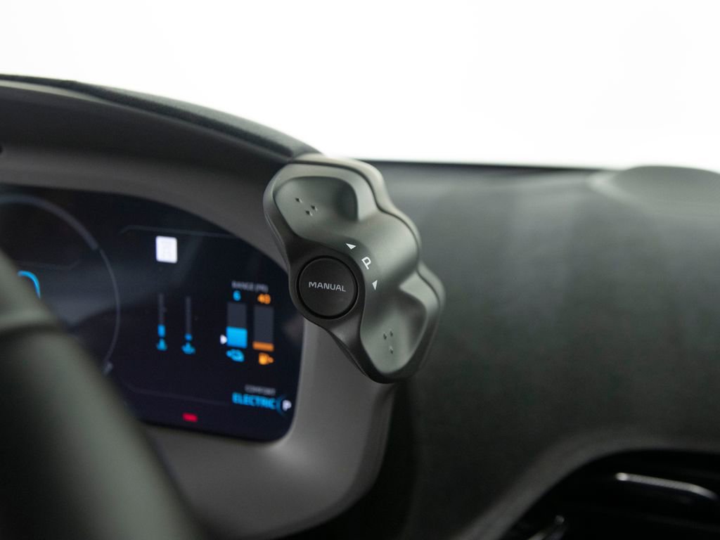 Used 2023 McLaren Artura image 18