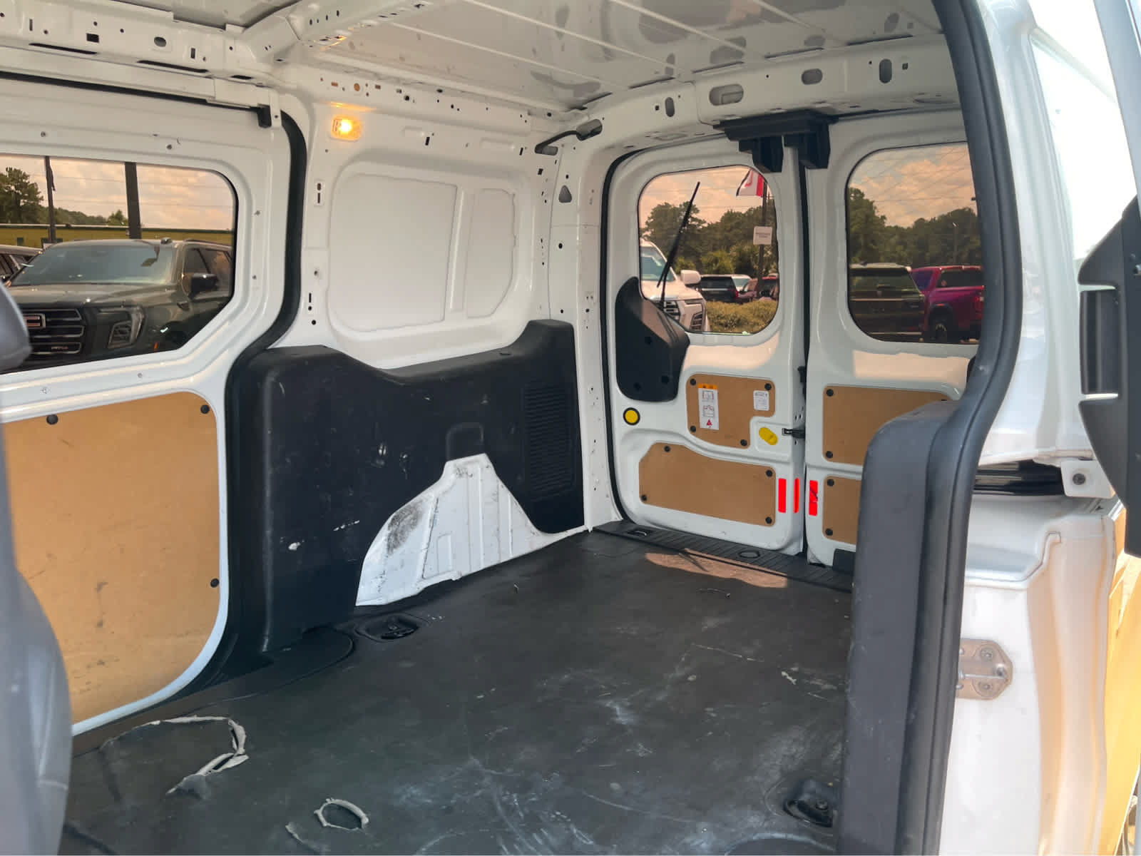 Used 2018 Ford Transit Connect XL FWD image 19