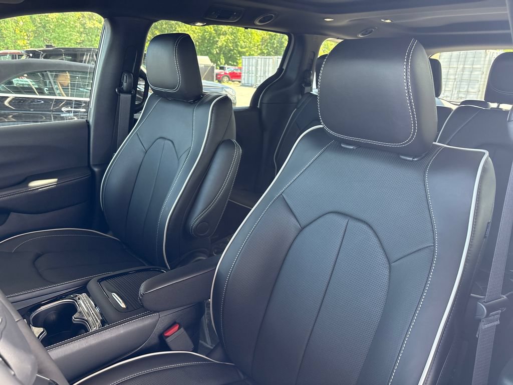 New 2027 Chrysler Pacifica Limited AWD/4WD image 18