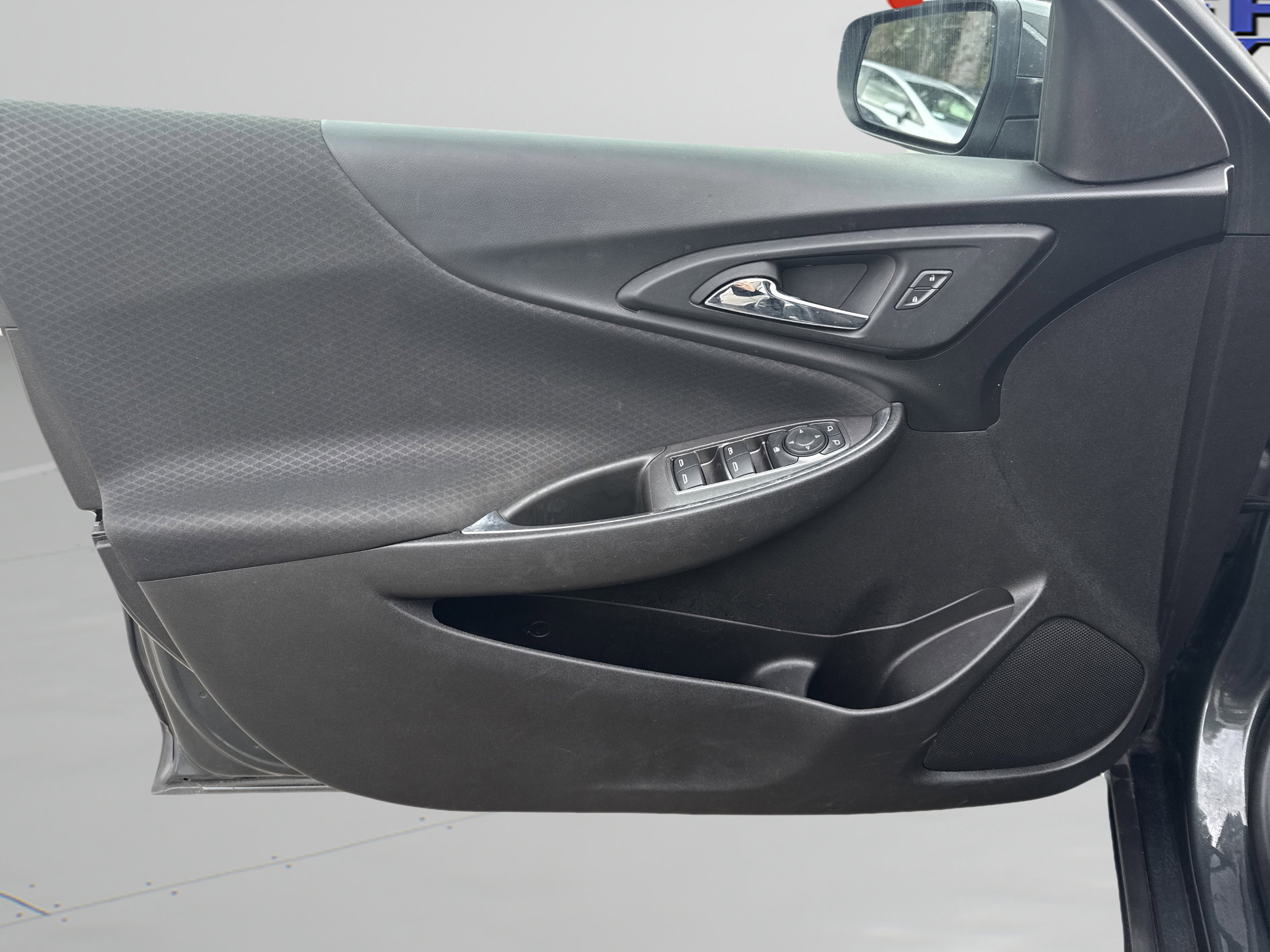 Used 2017 Chevrolet Malibu LT image 14