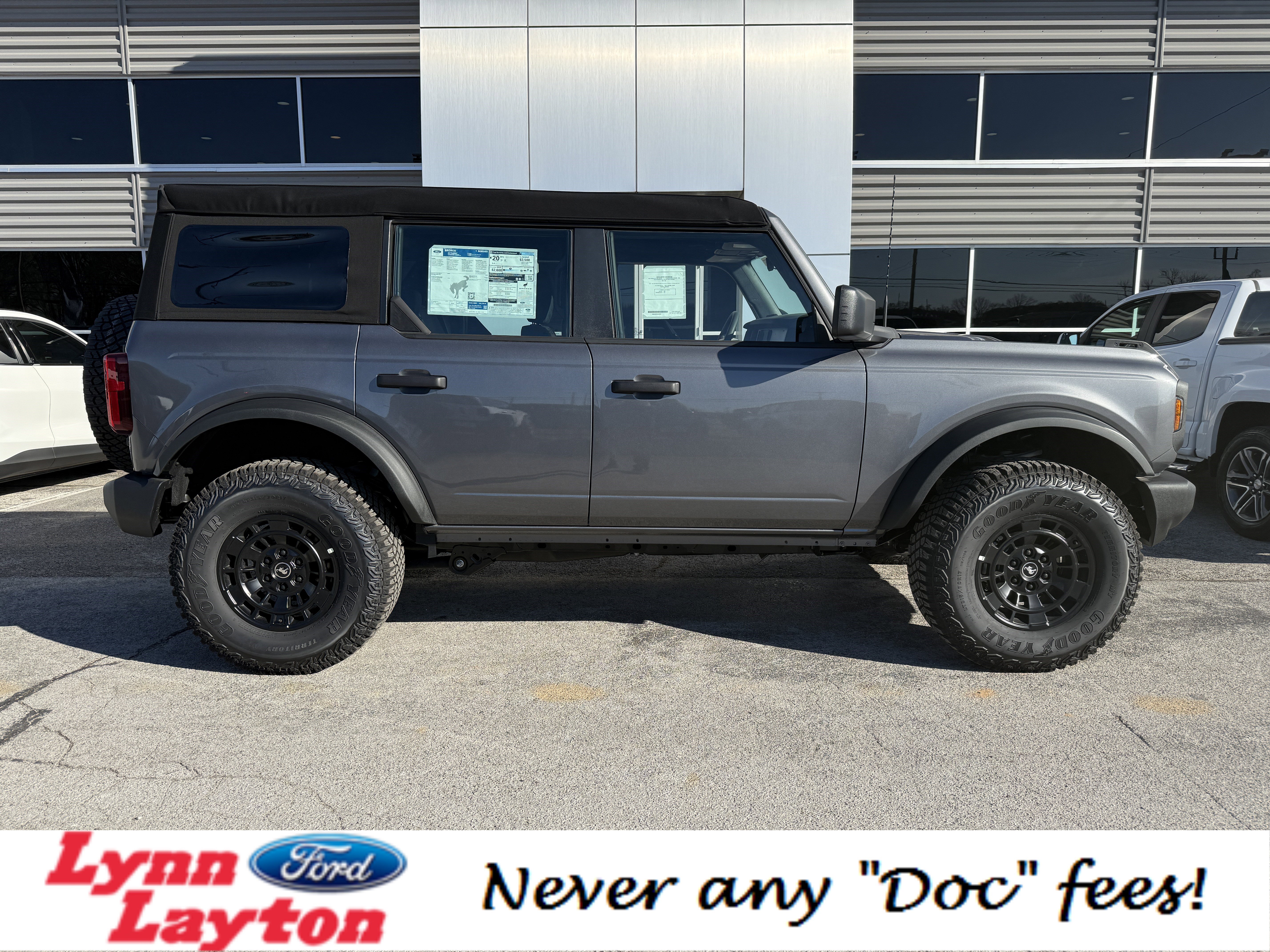 New 2025 Ford Bronco 4-Door image 27