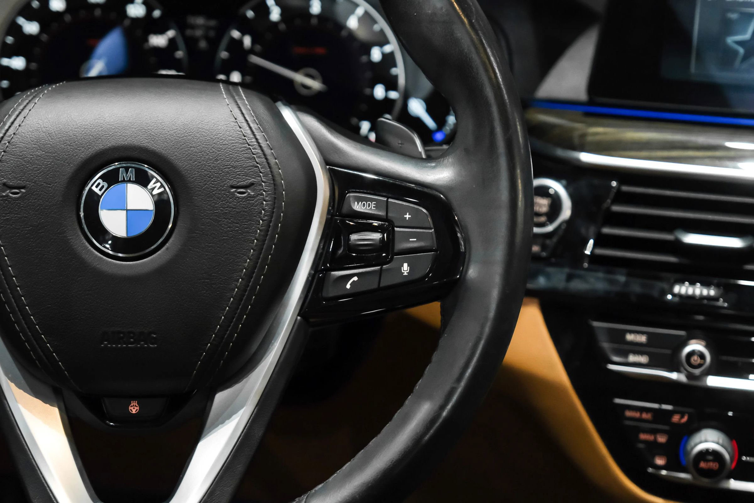 Used 2018 BMW 540i xDrive w/ Premium Package image 19