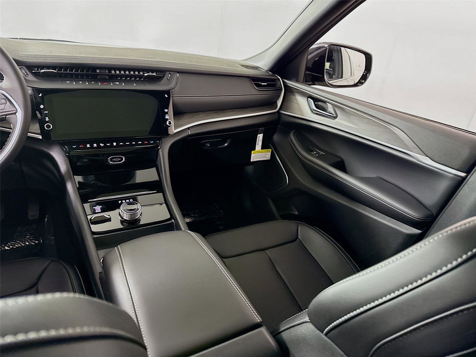 New 2026 Jeep Grand Cherokee L Limited w/ Luxury Tech Group II image 18