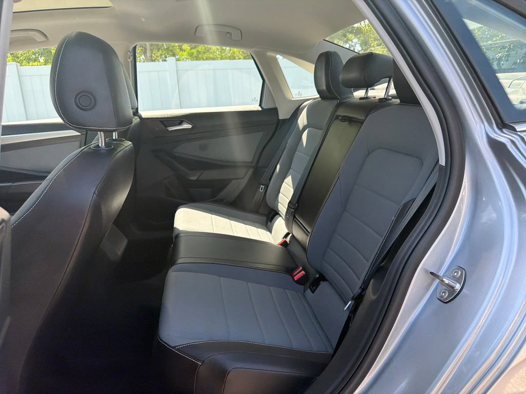 Used 2025 Volkswagen Jetta SE w/ Sunroof Package FWD image 30