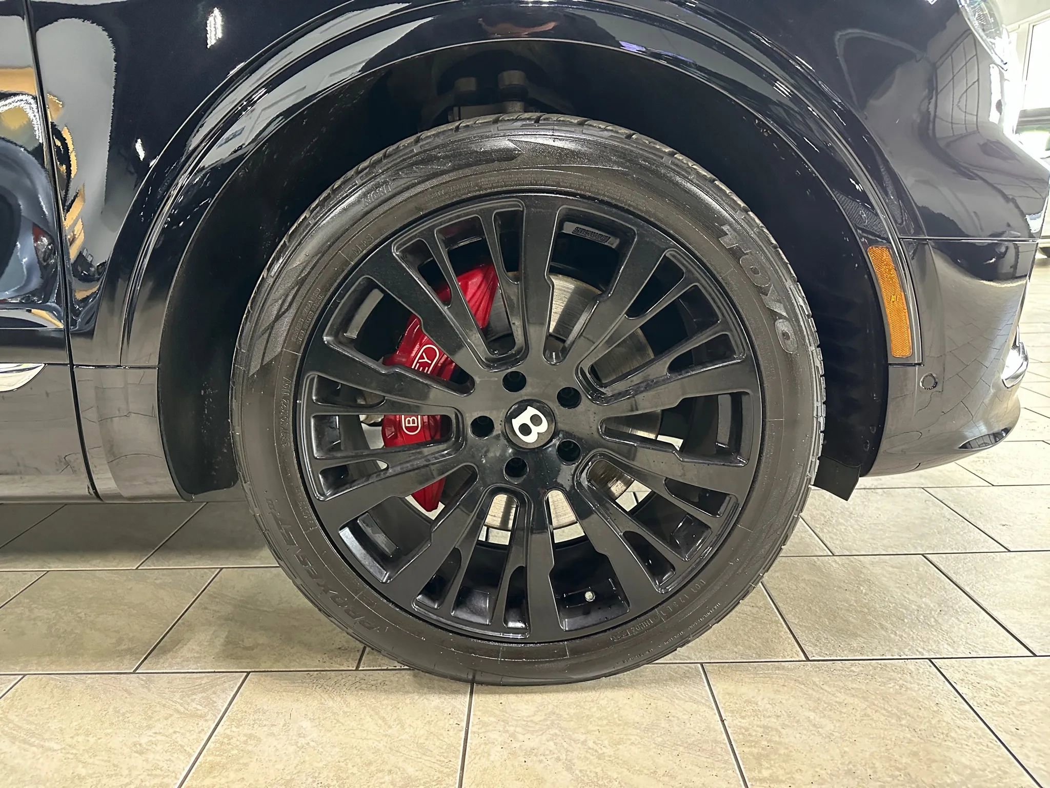 Used 2021 Bentley Bentayga image 34