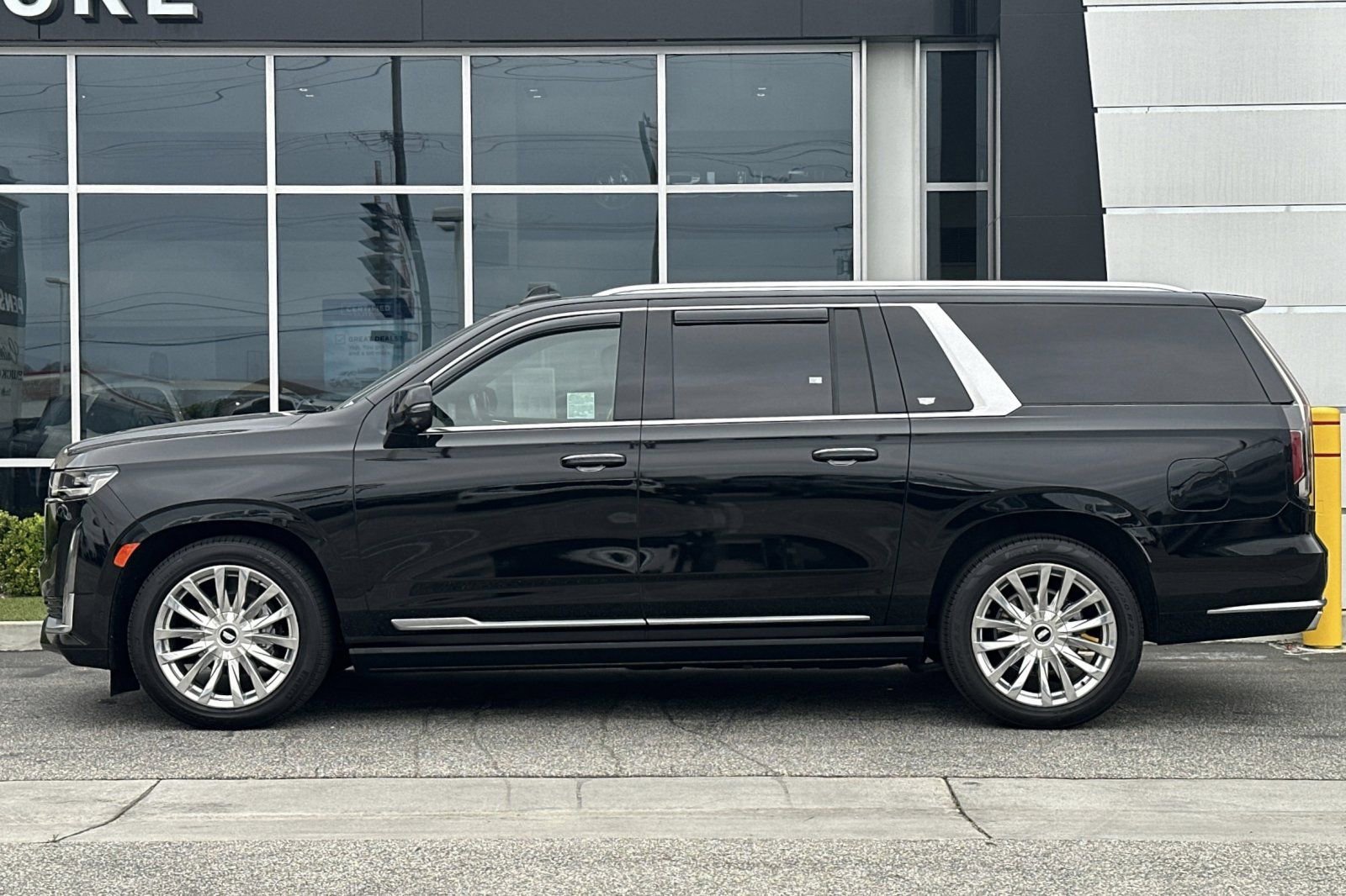 Used 2024 Cadillac Escalade ESV Premium Luxury w/ Performance Package image 7