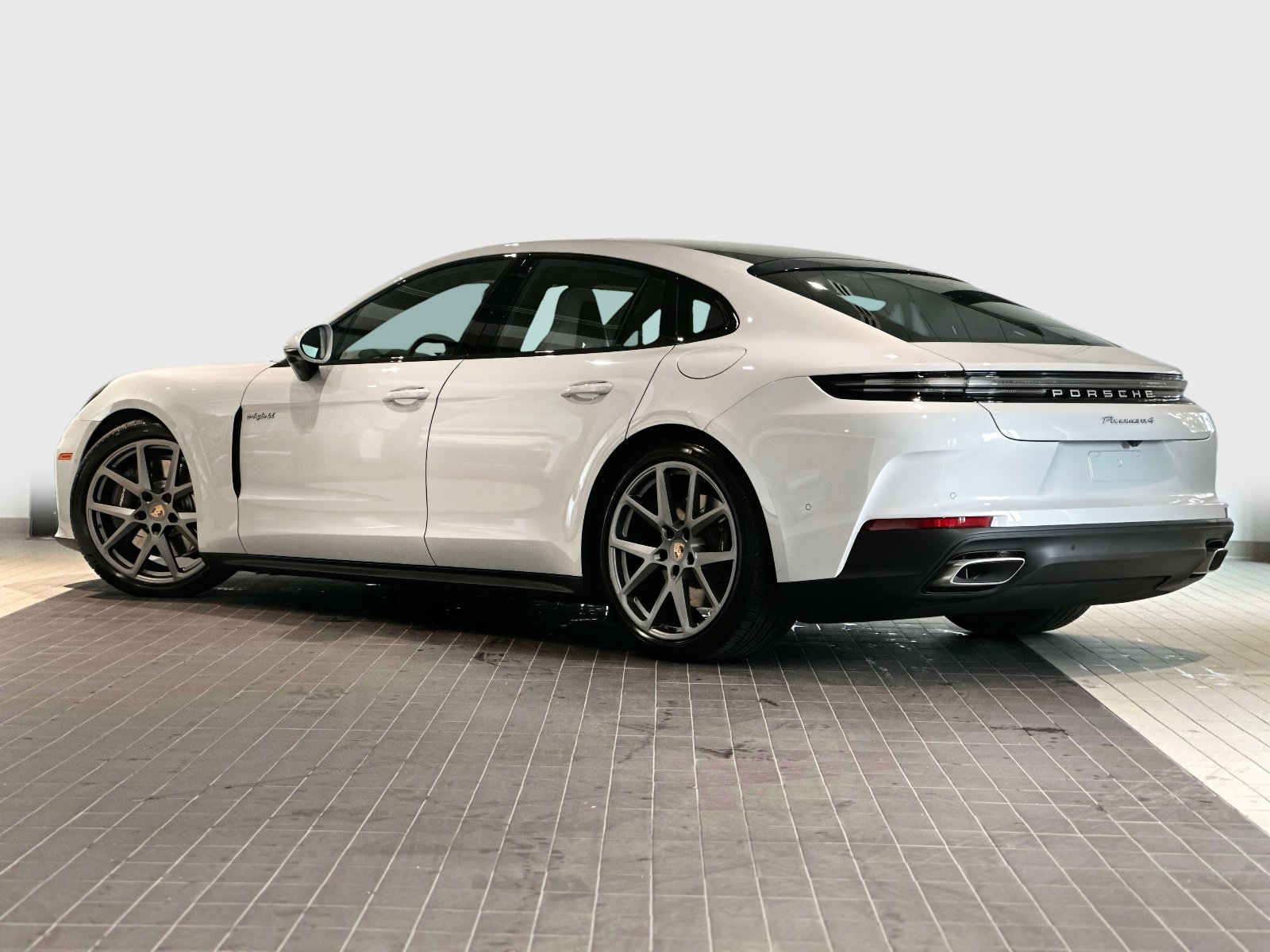New 2026 Porsche Panamera 4 image 3