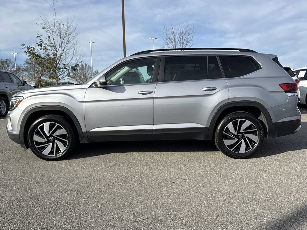 Used 2024 Volkswagen Atlas SE image 3
