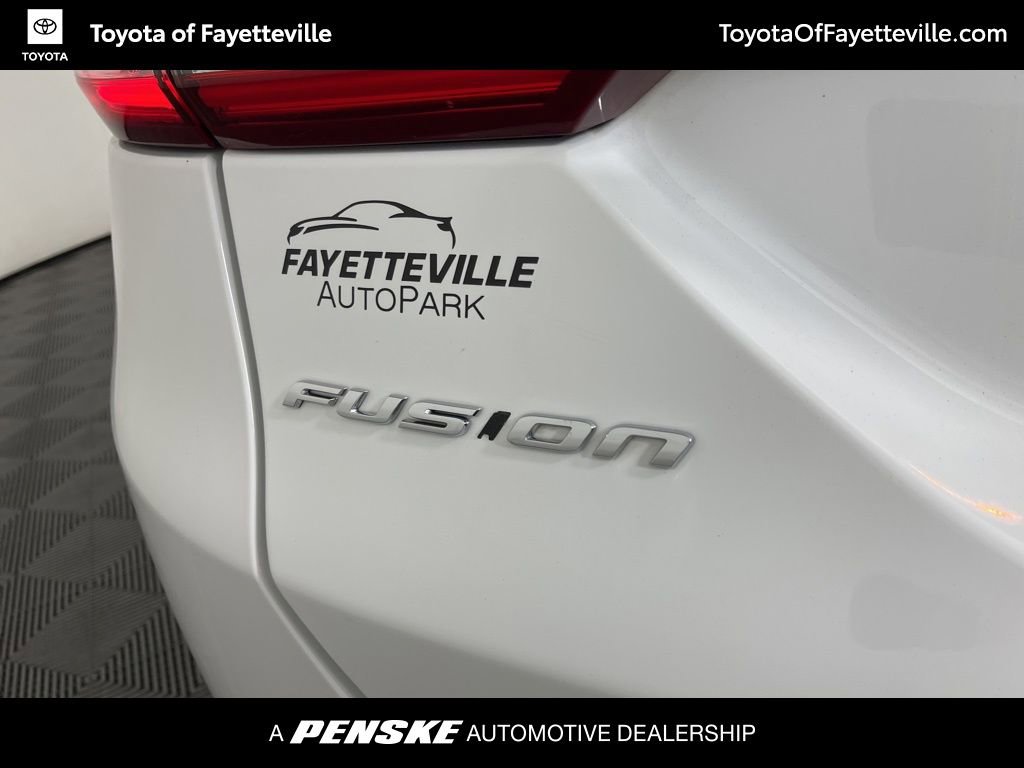Used 2018 Ford Fusion SE image 3