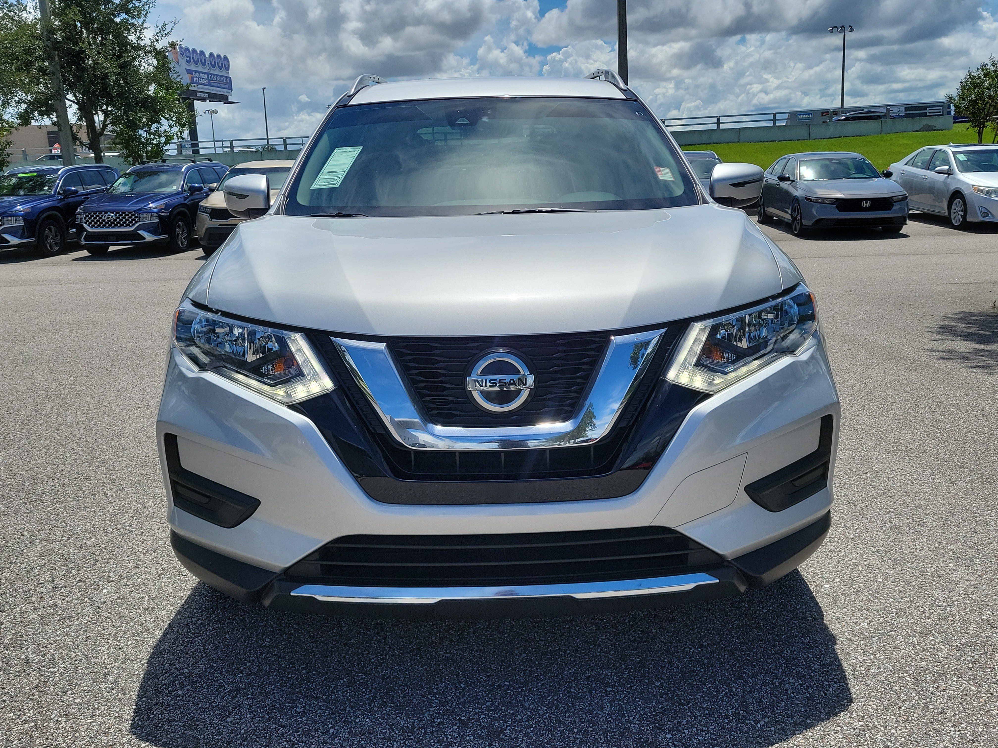 Certified 2020 Nissan Rogue SV FWD image 2