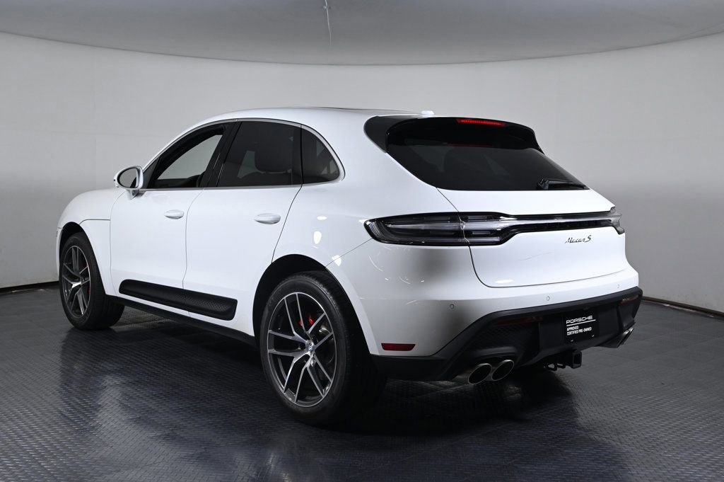Certified 2023 Porsche Macan S image 3