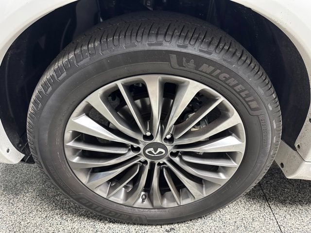 Used 2021 INFINITI QX80 Sensory w/ All-Season Package AWD/4WD image 3