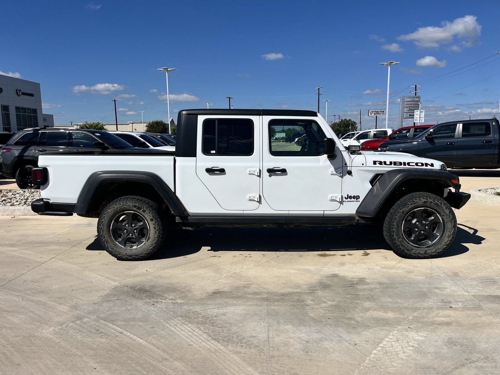 Used 2021 Jeep Gladiator Rubicon AWD/4WD image 2