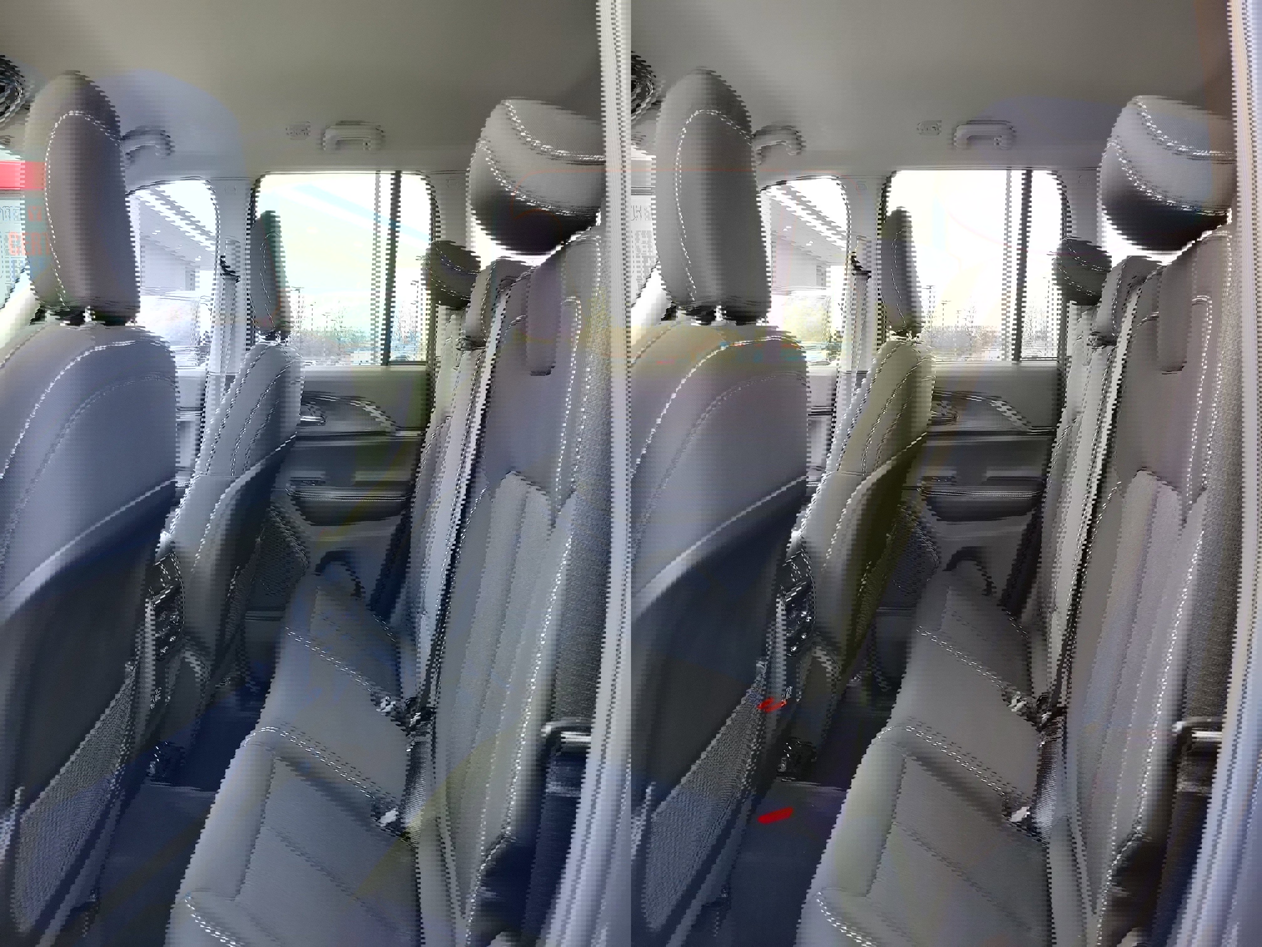 Used 2024 Jeep Grand Cherokee Laredo image 11