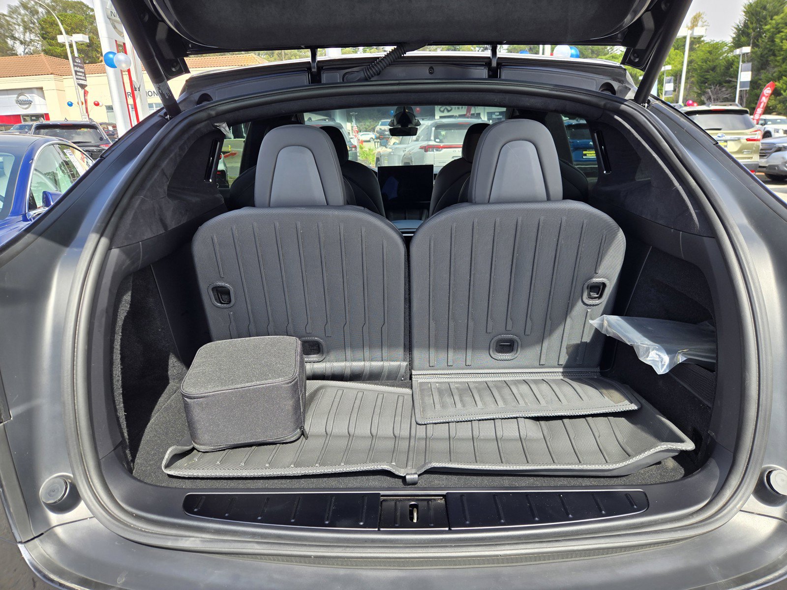Used 2023 Tesla Model X AWD/4WD image 27