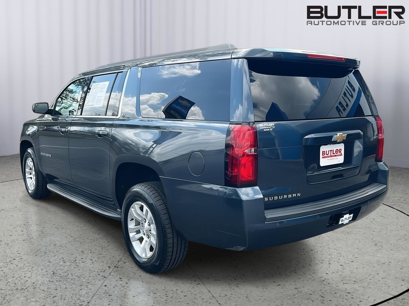Used 2019 Chevrolet Suburban LT image 4