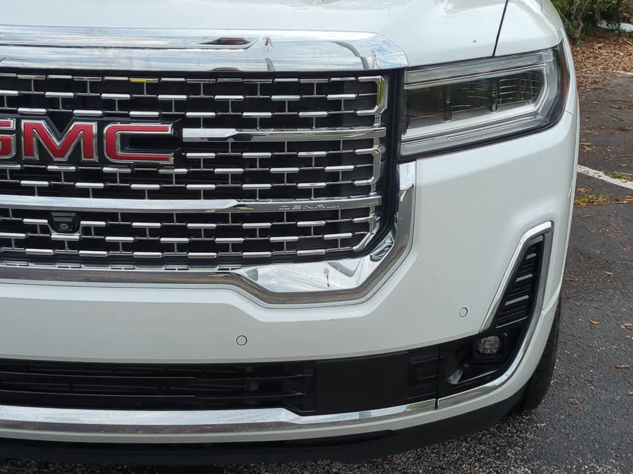 Used 2022 GMC Acadia Denali w/ Denali Technology Package FWD image 11