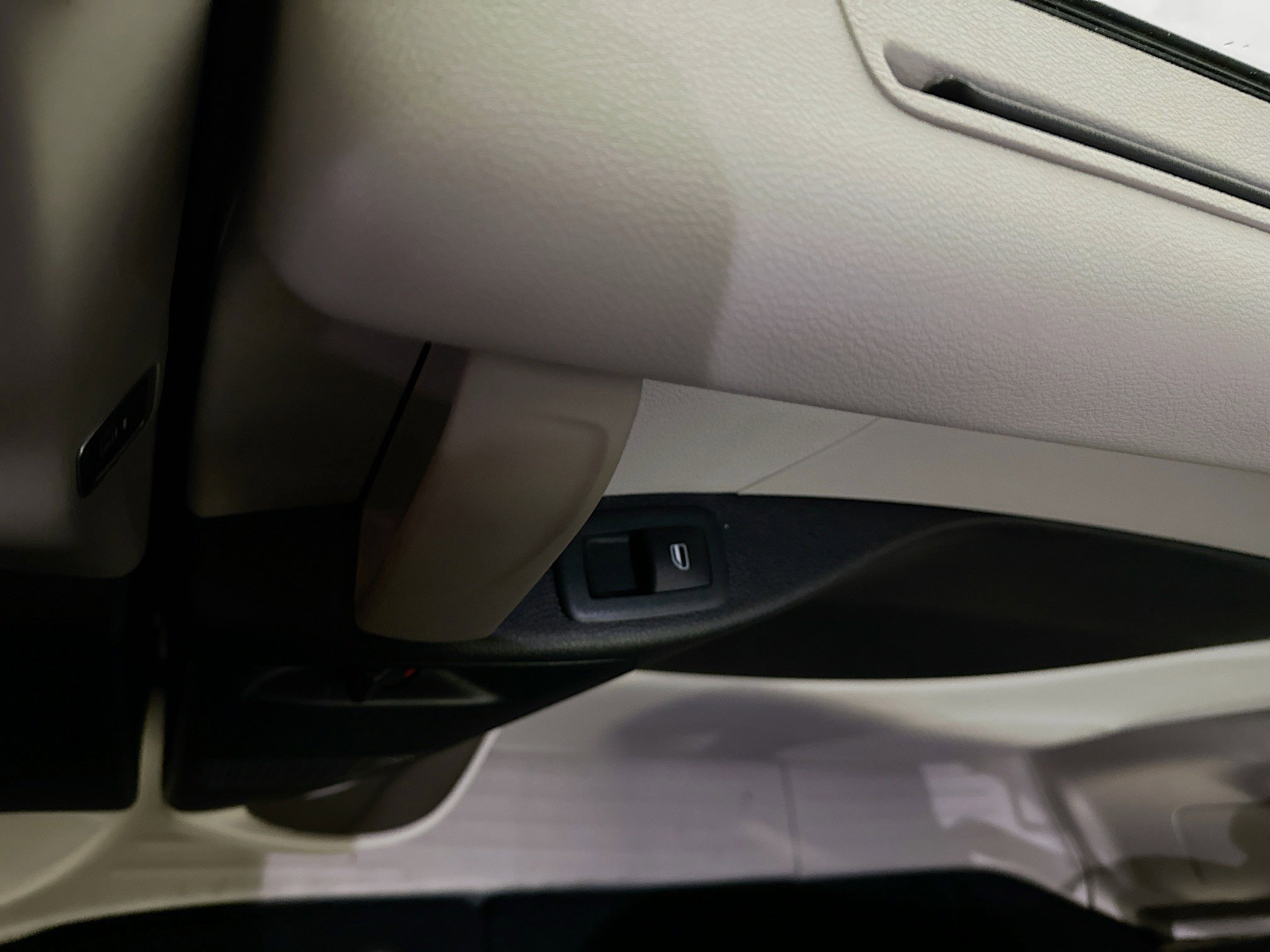 Used 2024 Chrysler Pacifica Touring-L image 32