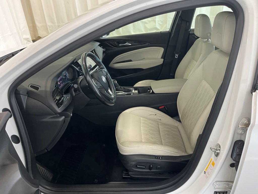Used 2019 Buick Regal Avenir w/ Driver Confidence Package II FWD image 4
