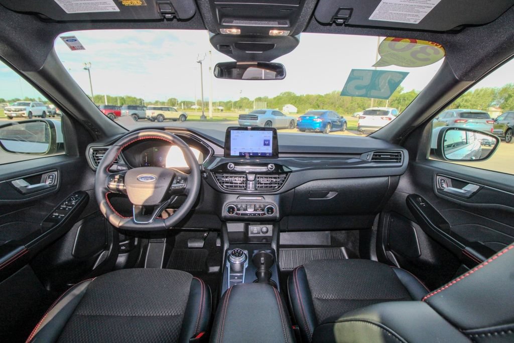 Used 2025 Ford Escape ST-Line Select AWD/4WD image 10