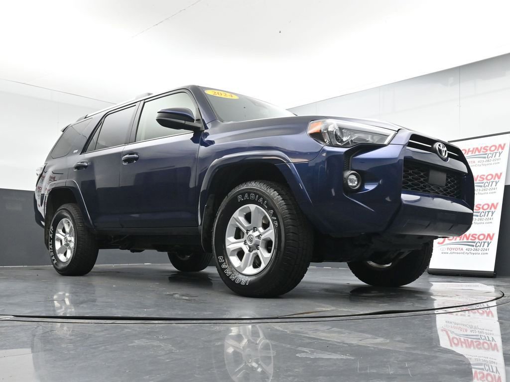 Used 2024 Toyota 4Runner SR5 AWD/4WD image 32