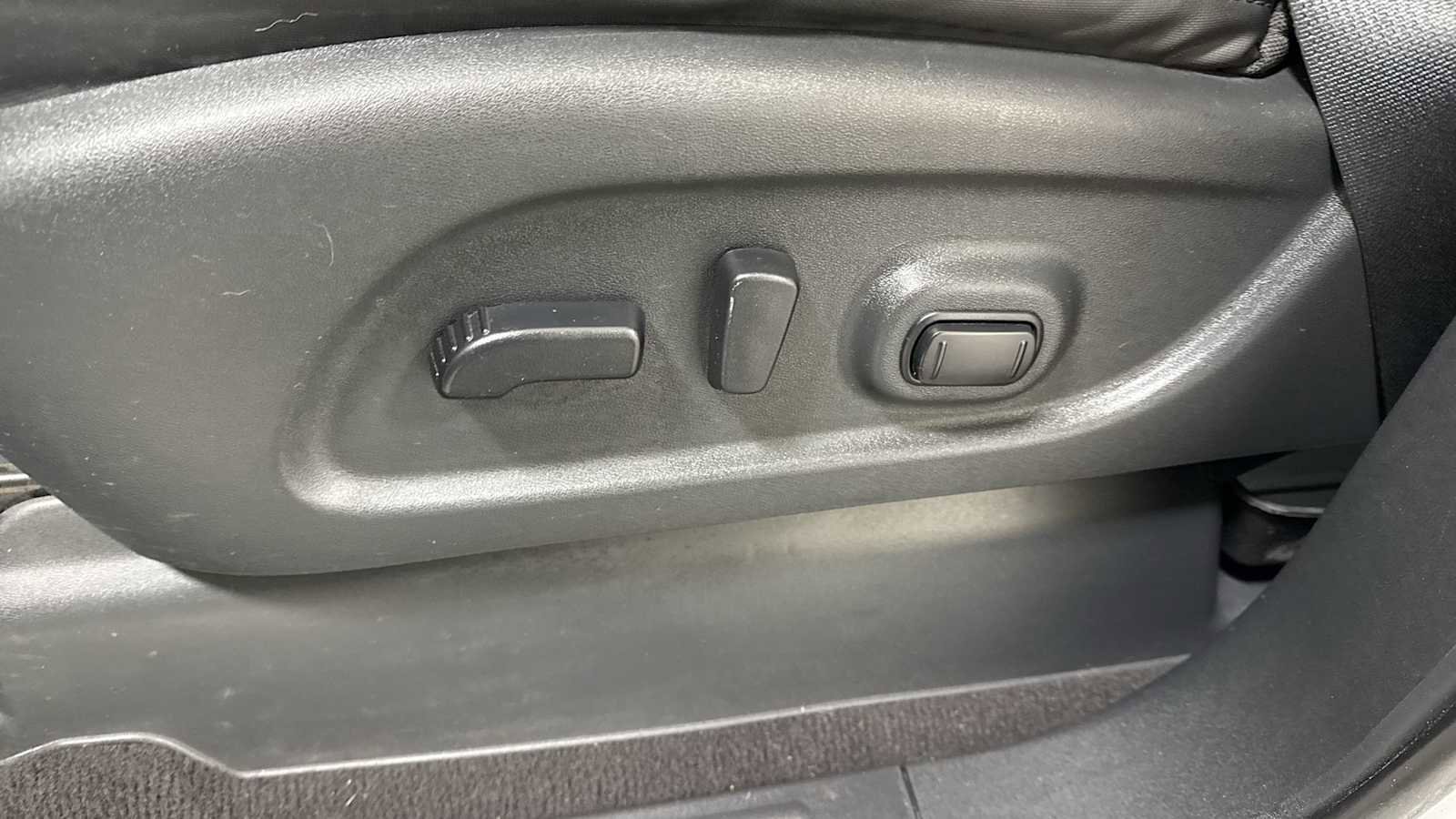 Used 2017 Nissan Titan PRO-4X image 14