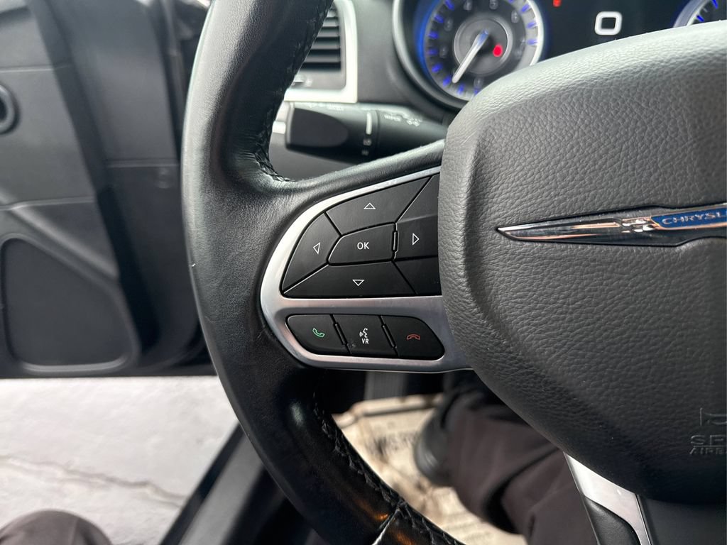 Used 2022 Chrysler 300 Touring AWD/4WD image 28