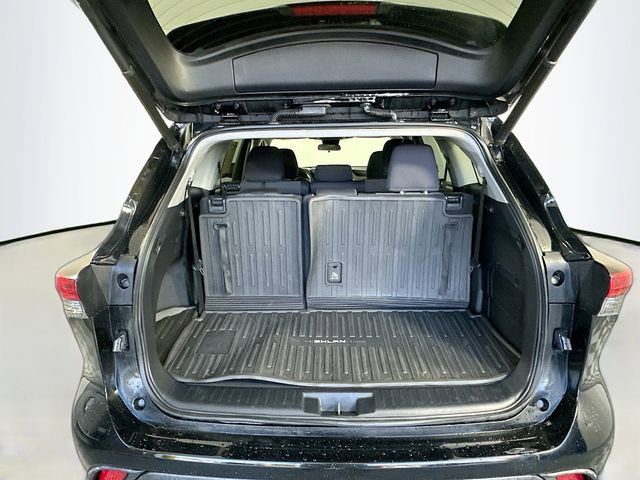 Used 2020 Toyota Highlander LE AWD/4WD image 24
