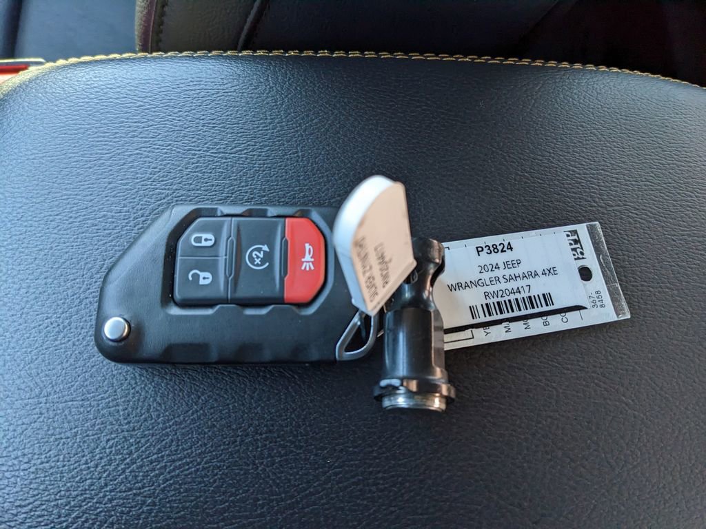 Used 2024 Jeep Wrangler Unlimited Sahara w/ Technology Group image 38