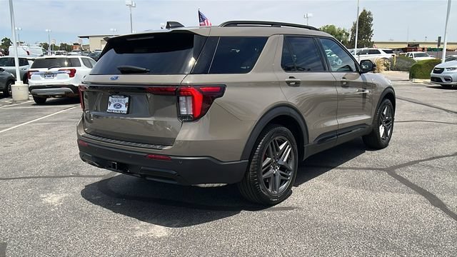 New 2026 Ford Explorer ST-Line w/ ST-Line Street Pack RWD image 3