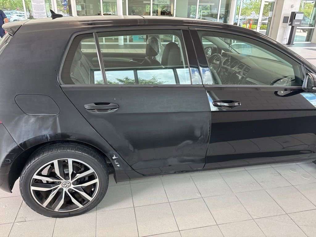 Used 2016 Volkswagen Golf SE w/ Lighting Package FWD image 4