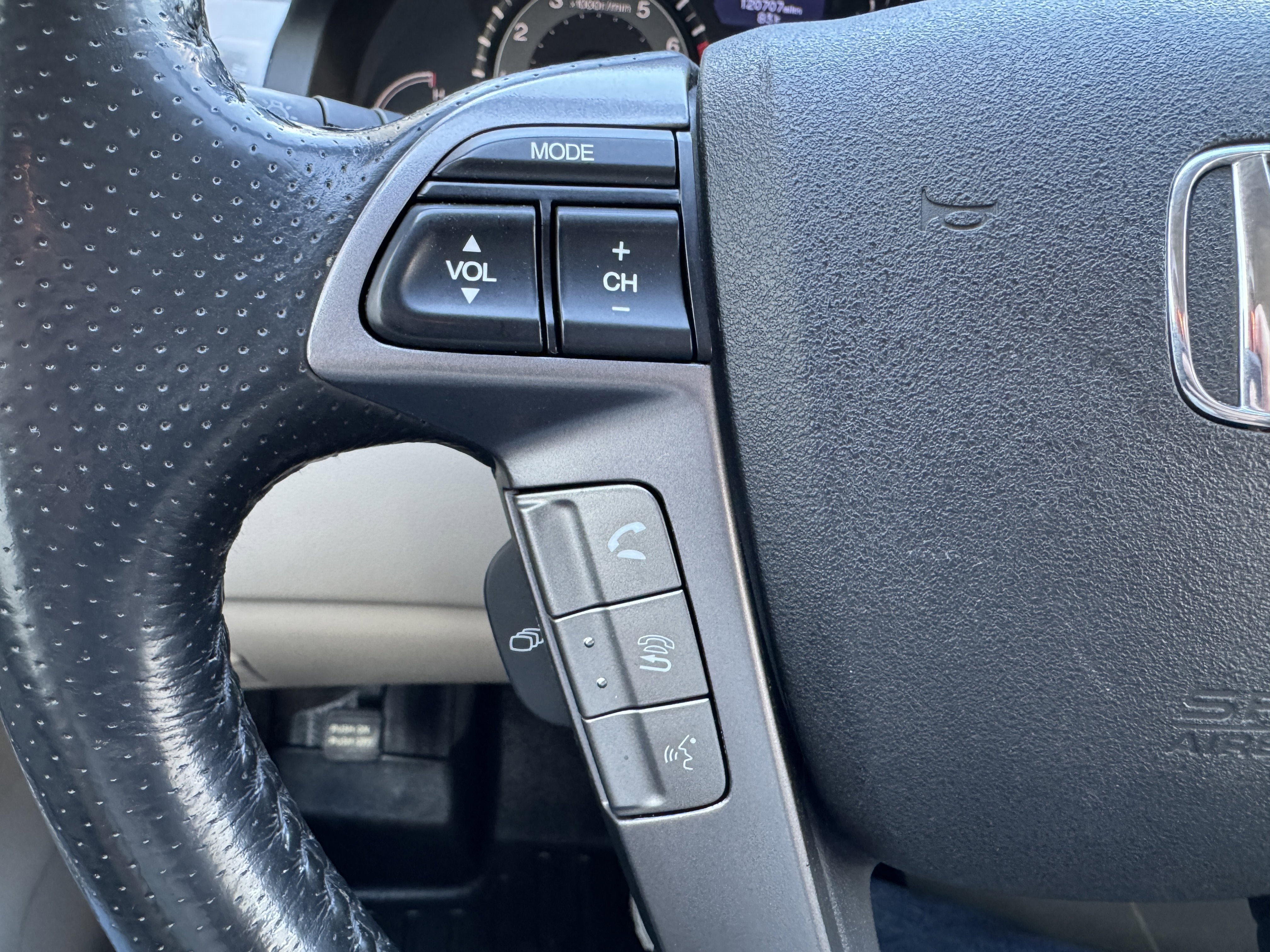 Used 2014 Honda Odyssey Touring Elite image 12