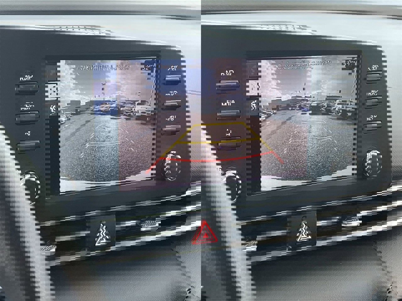 Used 2024 Hyundai Elantra SE image 25