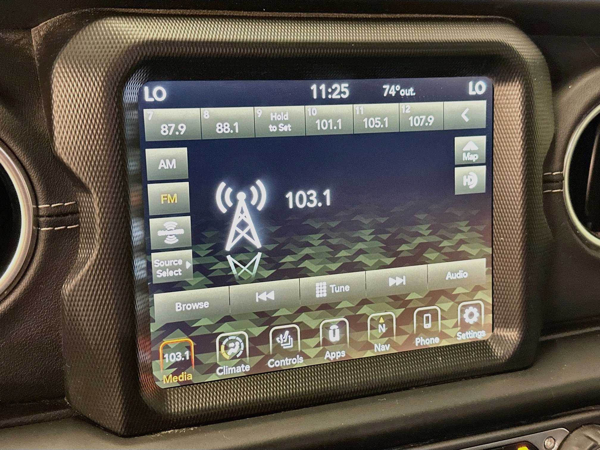 Used 2023 Jeep Wrangler Unlimited Sahara w/ Cold Weather Group AWD/4WD image 21