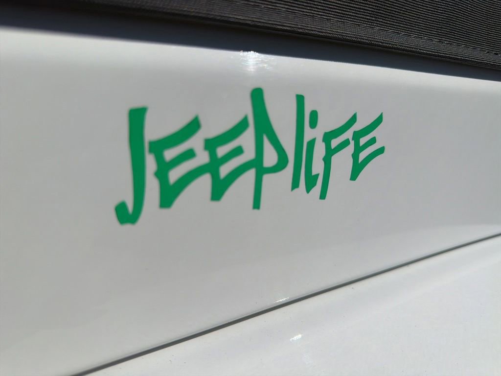 Used 2017 Jeep Wrangler Sahara w/ Connectivity Group image 32