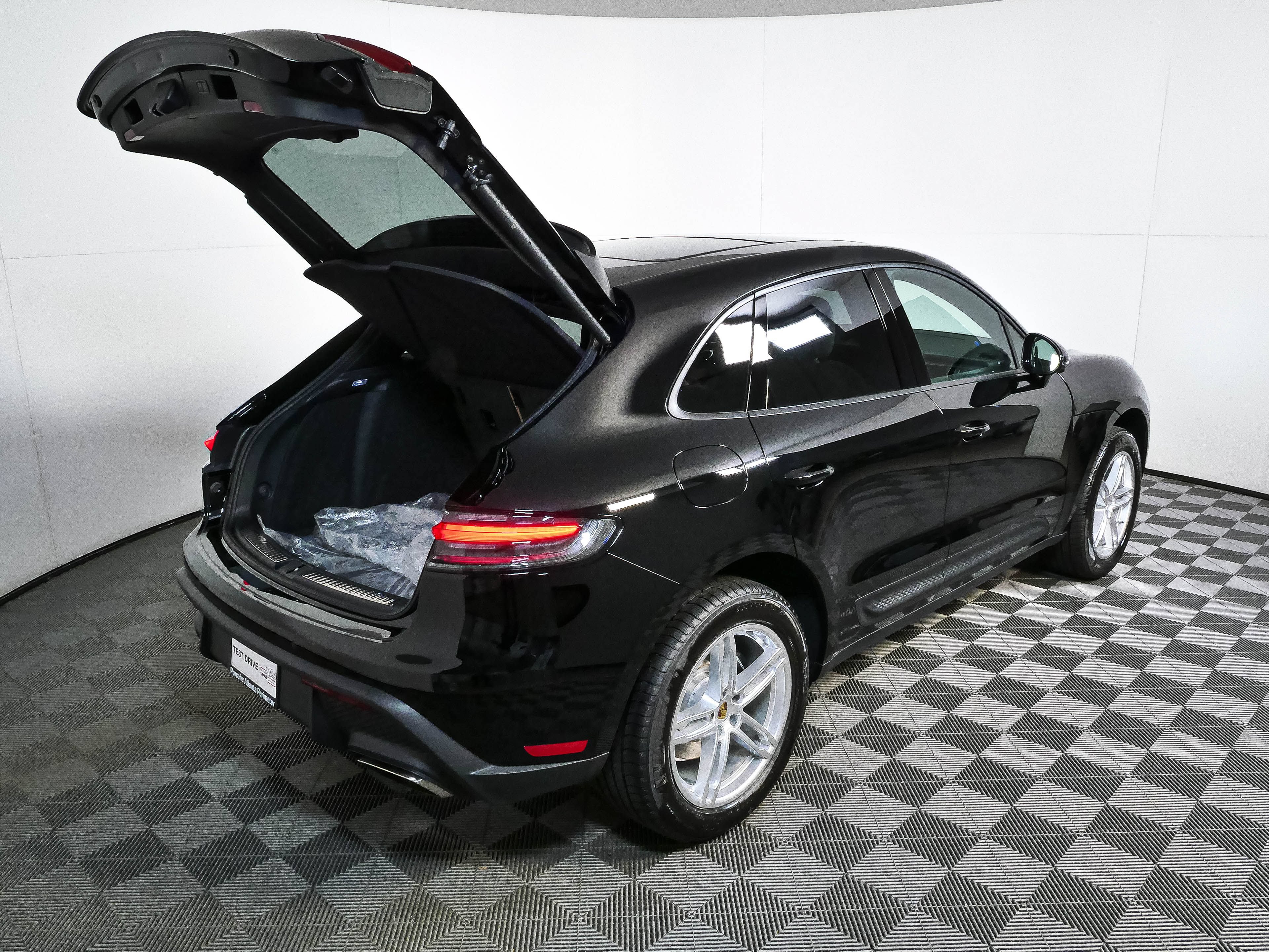New 2026 Porsche Macan AWD/4WD image 29