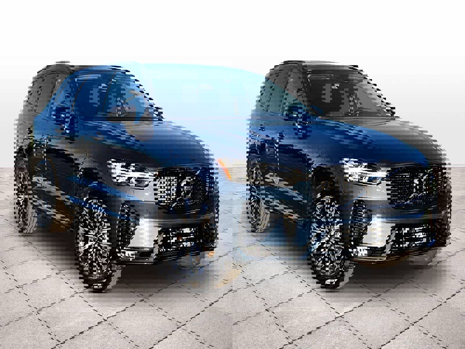 Used 2025 Volvo XC60 B5 Core image 2