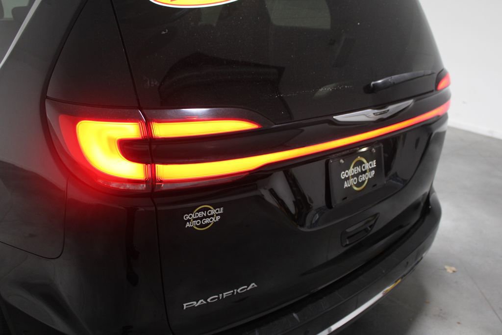 Used 2024 Chrysler Pacifica Touring-L image 51