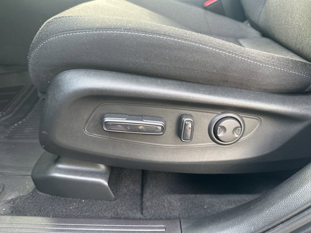 Used 2025 Honda CR-V EX image 12